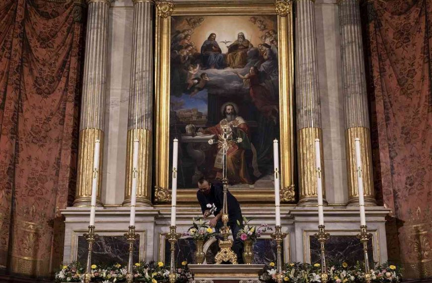 Greek government plans Pontiff celebrations