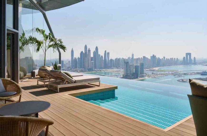 This insane infinity pool in China is a stunning reminder of the less glorious economic realities of urban life