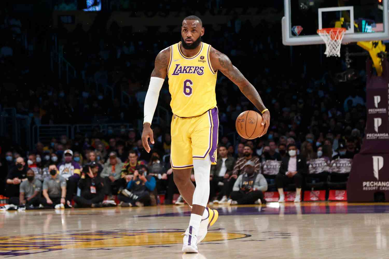 LeBron James to play despite saying he has 'virus' from previous visit to Lakers
