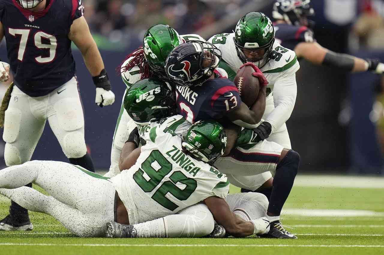 Eagles Squad Survives as Dominated Jets Defense Loses Another Week