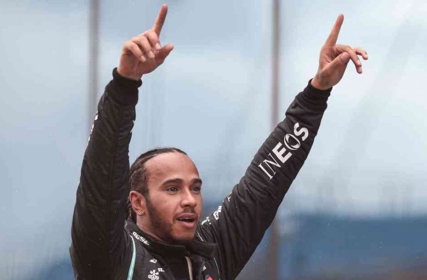 Lewis Hamilton: Mercedes driver retires Ferrari from Mexican Grand Prix